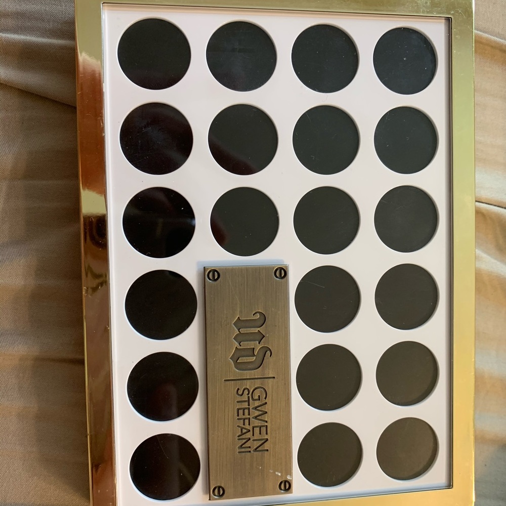 Urban Decay Gwen Stefani eyeshadow pallet